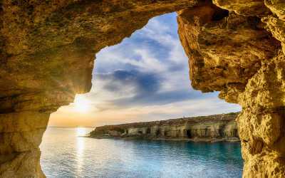 Wycieczka z Pafos w kierunku Ayia Napa Marathon z Lefkarą, odrobiną wina i oliwy